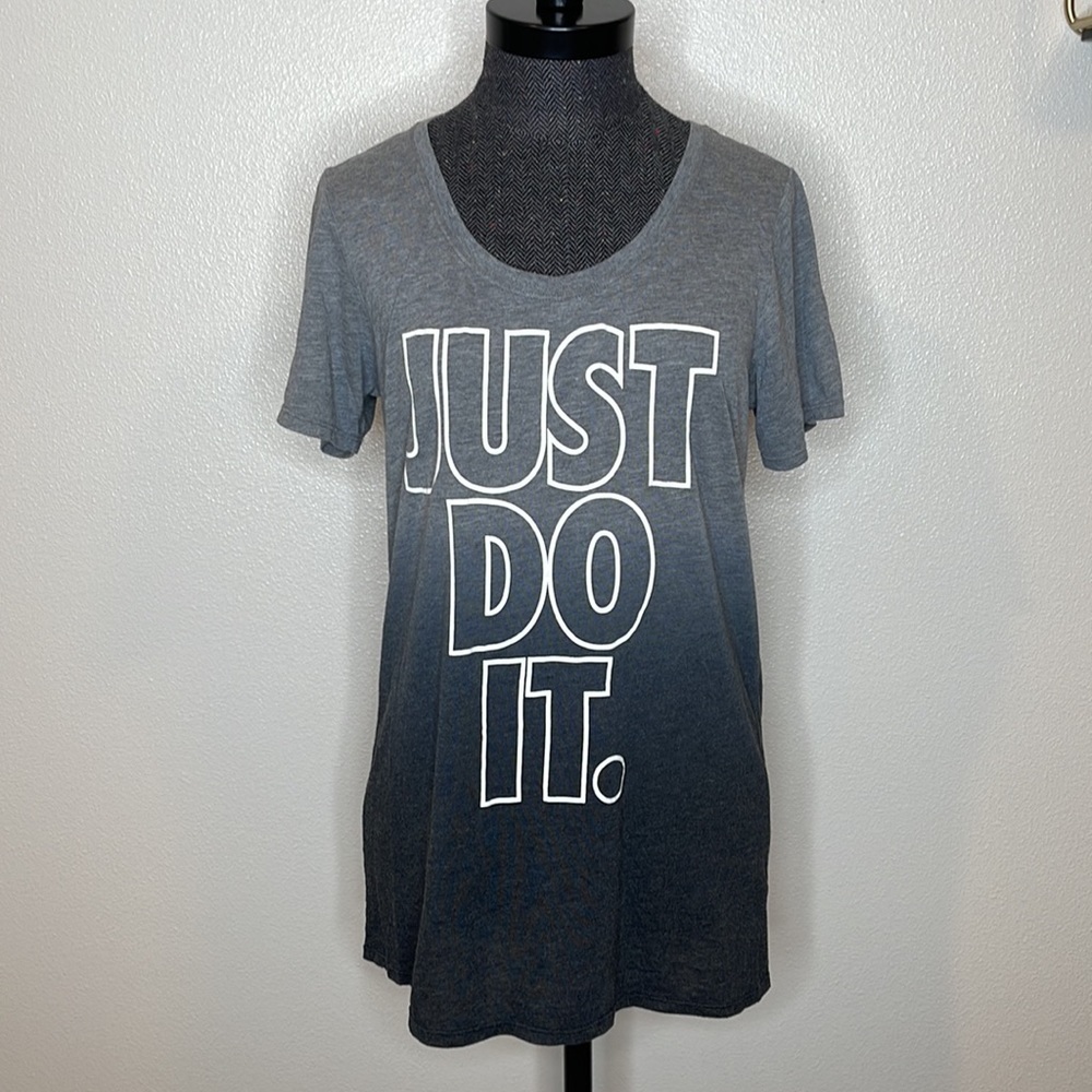 Nike Just Do It The Nike Tee Athletic Cut Ombré Gray Tshirt Size Small
